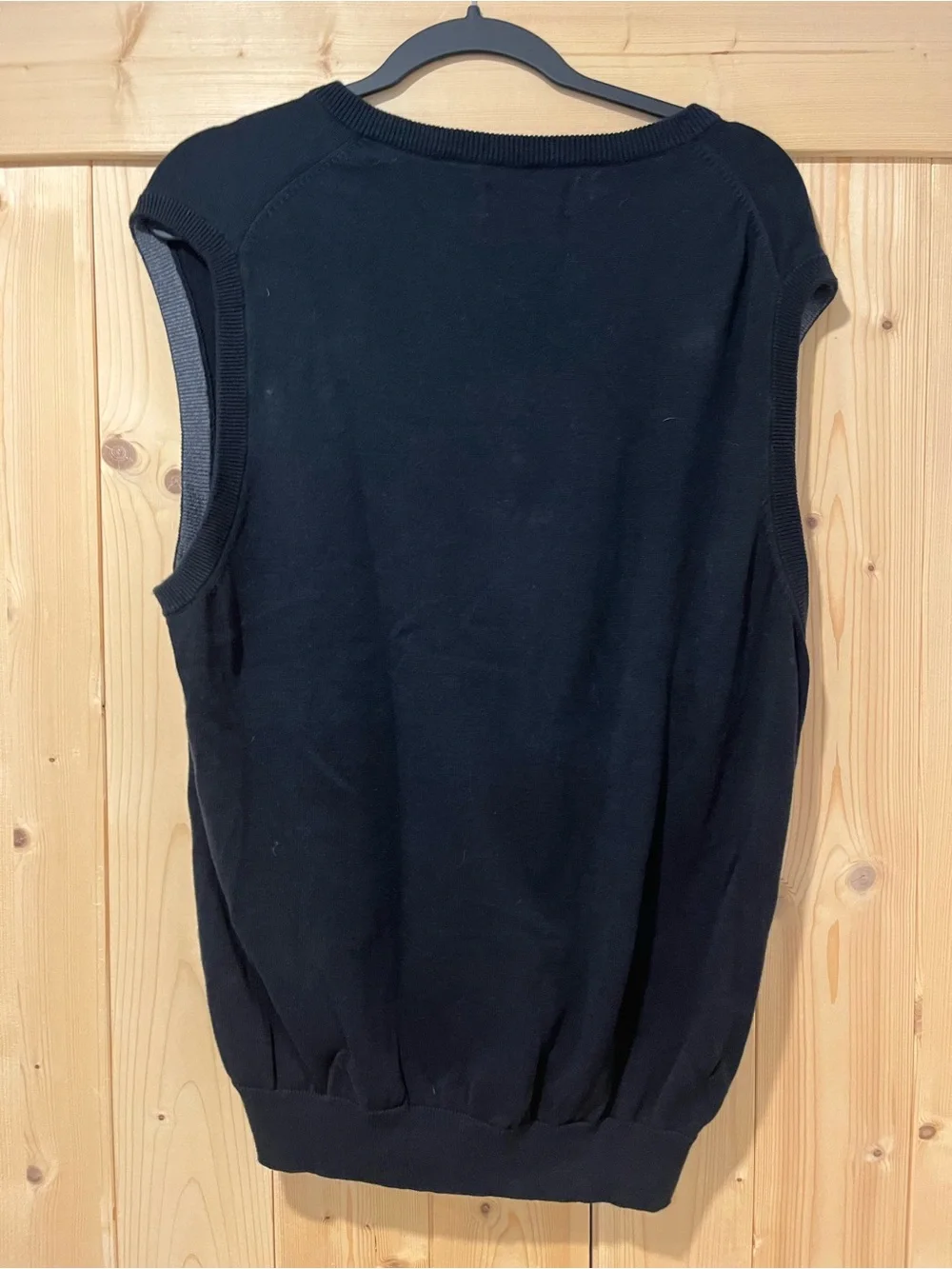 Chaps Black V-Neck Sweater Vest with Crest Large. ⛳️